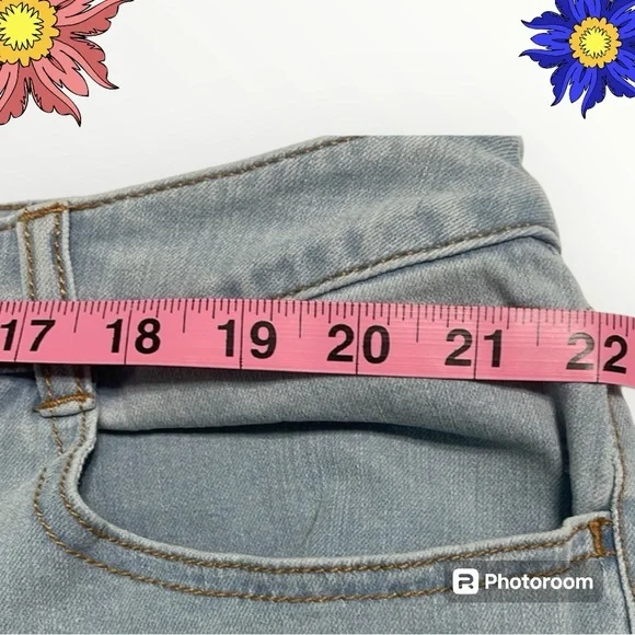 C Wonder jeans crop/capri size 22W light wash 5 pocket style button/zip closure - Picture 9 of 13